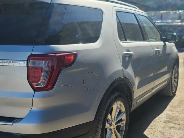 Сірий Форд Експлорер, об'ємом двигуна 3.5 л та пробігом 145 тис. км за 15999 $, фото 6 на Automoto.ua