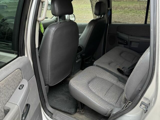 Серый Форд Эксплорер, объемом двигателя 4 л и пробегом 3 тыс. км за 9900 $, фото 6 на Automoto.ua