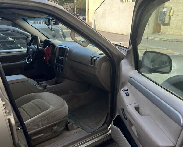 Форд Эксплорер 2003 в Киеве на Automoto.ua Серый Форд Эксплорер, объемом двигателя 4 л и пробегом 220 тыс. км за 13000 $, фото 8 на Automoto.ua