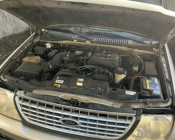 Форд Эксплорер 2003 в Киеве на Automoto.ua Серый Форд Эксплорер, объемом двигателя 4 л и пробегом 220 тыс. км за 13000 $, фото 7 на Automoto.ua