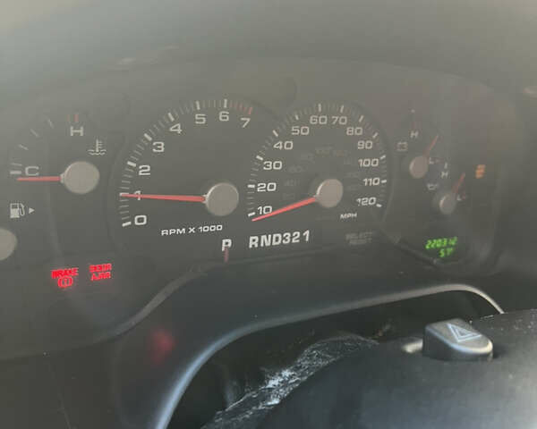 Форд Эксплорер 2003 в Киеве на Automoto.ua Серый Форд Эксплорер, объемом двигателя 4 л и пробегом 220 тыс. км за 13000 $, фото 4 на Automoto.ua