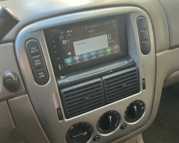 Форд Эксплорер 2003 в Киеве на Automoto.ua Серый Форд Эксплорер, объемом двигателя 4 л и пробегом 220 тыс. км за 13000 $, фото 1 на Automoto.ua