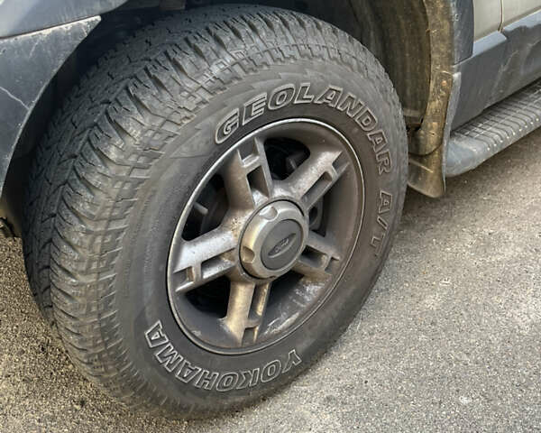 Форд Эксплорер 2003 в Киеве на Automoto.ua Серый Форд Эксплорер, объемом двигателя 4 л и пробегом 220 тыс. км за 13000 $, фото 11 на Automoto.ua