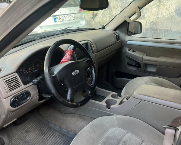 Форд Эксплорер 2003 в Киеве на Automoto.ua Серый Форд Эксплорер, объемом двигателя 4 л и пробегом 220 тыс. км за 13000 $, фото 3 на Automoto.ua
