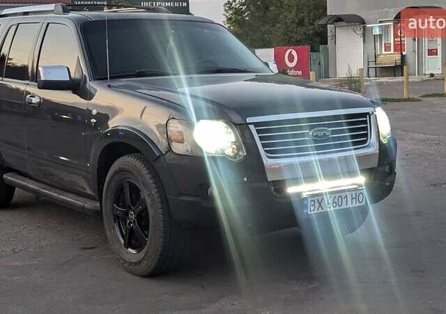 Сірий Форд Експлорер, об'ємом двигуна 4.61 л та пробігом 400 тис. км за 11500 $, фото 1 на Automoto.ua