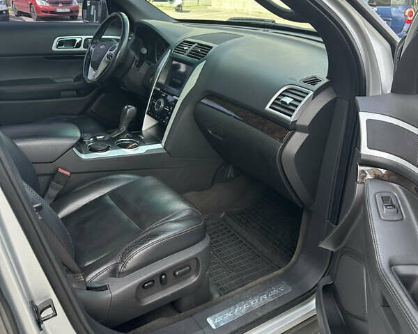 Сірий Форд Експлорер, об'ємом двигуна 3.5 л та пробігом 180 тис. км за 14500 $, фото 16 на Automoto.ua