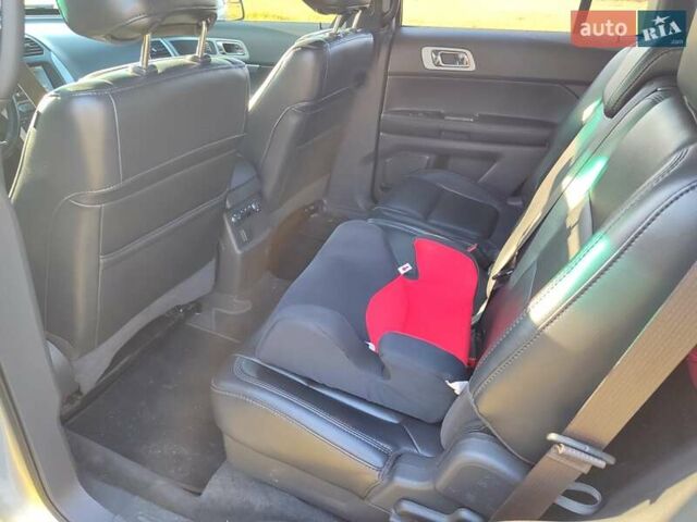 Сірий Форд Експлорер, об'ємом двигуна 2 л та пробігом 148 тис. км за 14100 $, фото 10 на Automoto.ua