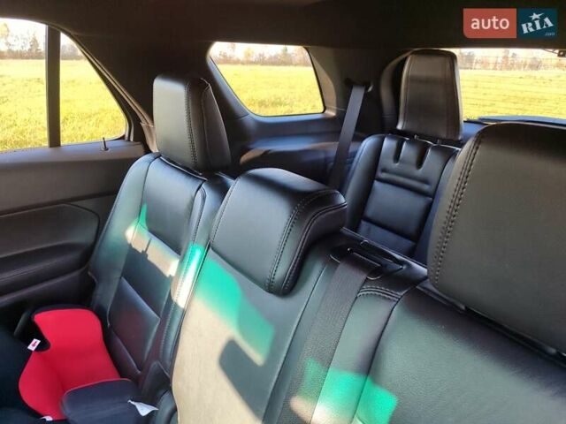 Сірий Форд Експлорер, об'ємом двигуна 2 л та пробігом 148 тис. км за 14100 $, фото 9 на Automoto.ua