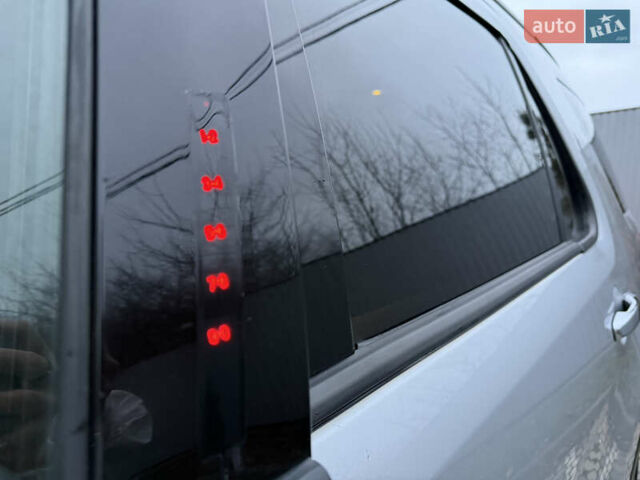 Серый Форд Эксплорер, объемом двигателя 3.5 л и пробегом 200 тыс. км за 12999 $, фото 62 на Automoto.ua