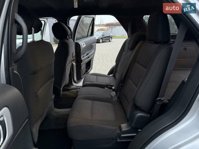 Серый Форд Эксплорер, объемом двигателя 3.5 л и пробегом 200 тыс. км за 12999 $, фото 32 на Automoto.ua