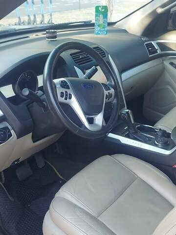 Серый Форд Эксплорер, объемом двигателя 3.5 л и пробегом 213 тыс. км за 14555 $, фото 5 на Automoto.ua