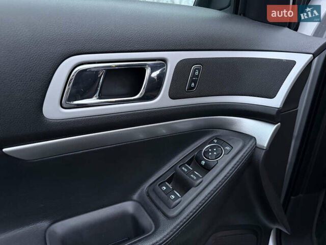 Серый Форд Эксплорер, объемом двигателя 3.5 л и пробегом 200 тыс. км за 12999 $, фото 38 на Automoto.ua