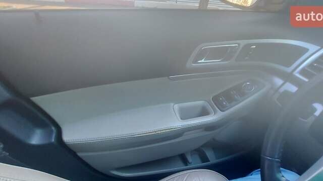 Серый Форд Эксплорер, объемом двигателя 3.5 л и пробегом 213 тыс. км за 14555 $, фото 20 на Automoto.ua