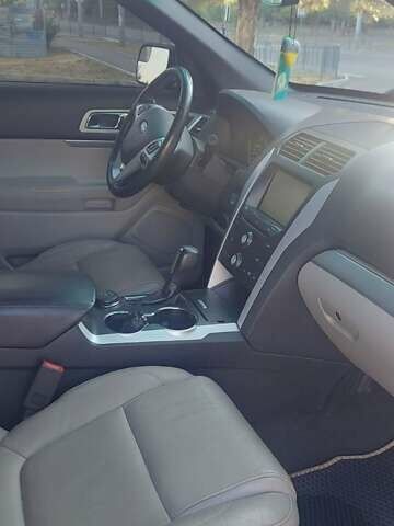 Серый Форд Эксплорер, объемом двигателя 3.5 л и пробегом 213 тыс. км за 14555 $, фото 6 на Automoto.ua