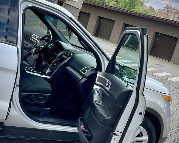 Серый Форд Эксплорер, объемом двигателя 3.5 л и пробегом 219 тыс. км за 15850 $, фото 39 на Automoto.ua