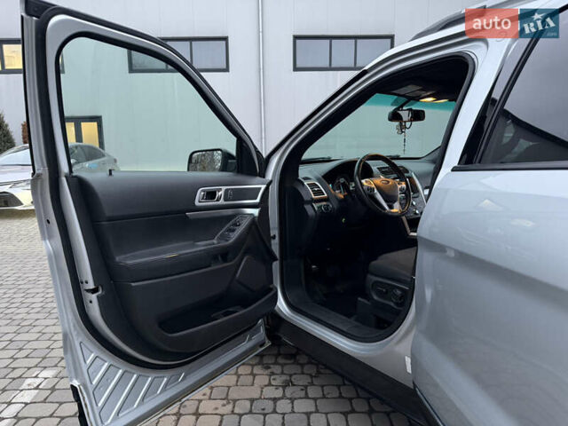 Серый Форд Эксплорер, объемом двигателя 3.5 л и пробегом 200 тыс. км за 12999 $, фото 36 на Automoto.ua