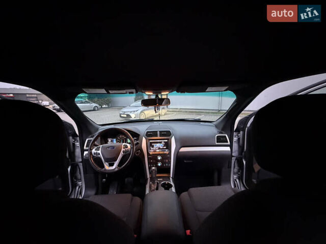 Серый Форд Эксплорер, объемом двигателя 3.5 л и пробегом 200 тыс. км за 12999 $, фото 61 на Automoto.ua