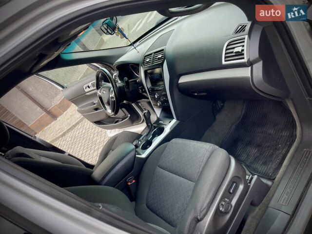 Серый Форд Эксплорер, объемом двигателя 3.5 л и пробегом 219 тыс. км за 15850 $, фото 40 на Automoto.ua