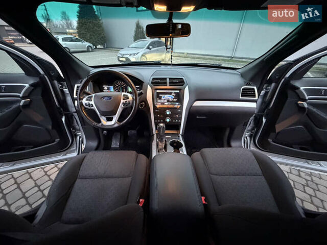 Серый Форд Эксплорер, объемом двигателя 3.5 л и пробегом 200 тыс. км за 12999 $, фото 60 на Automoto.ua