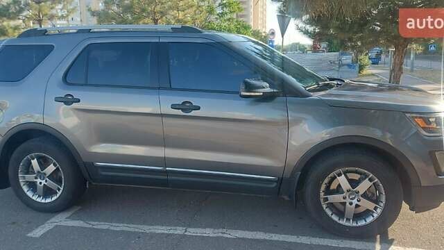 Серый Форд Эксплорер, объемом двигателя 3.5 л и пробегом 213 тыс. км за 14555 $, фото 1 на Automoto.ua