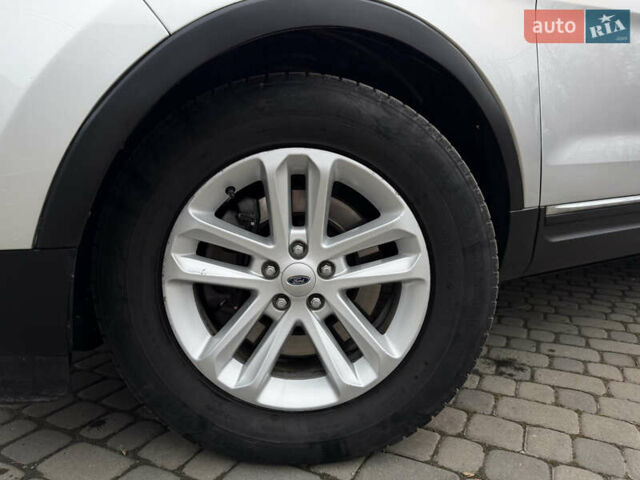 Серый Форд Эксплорер, объемом двигателя 3.5 л и пробегом 200 тыс. км за 12999 $, фото 17 на Automoto.ua