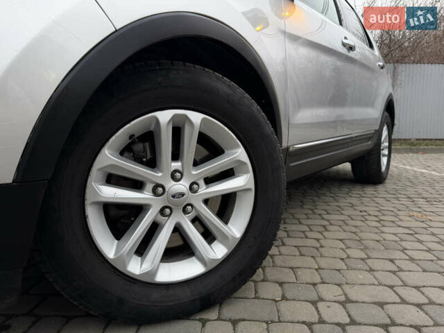 Серый Форд Эксплорер, объемом двигателя 3.5 л и пробегом 200 тыс. км за 12999 $, фото 18 на Automoto.ua