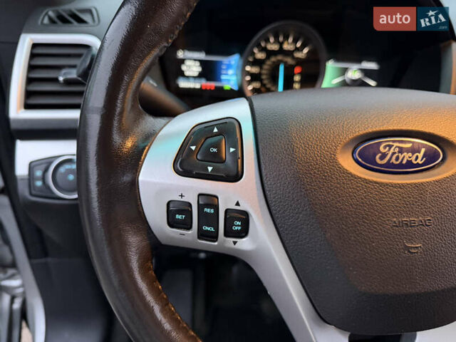 Серый Форд Эксплорер, объемом двигателя 3.5 л и пробегом 200 тыс. км за 12999 $, фото 52 на Automoto.ua