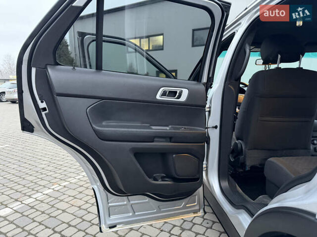 Серый Форд Эксплорер, объемом двигателя 3.5 л и пробегом 200 тыс. км за 12999 $, фото 31 на Automoto.ua