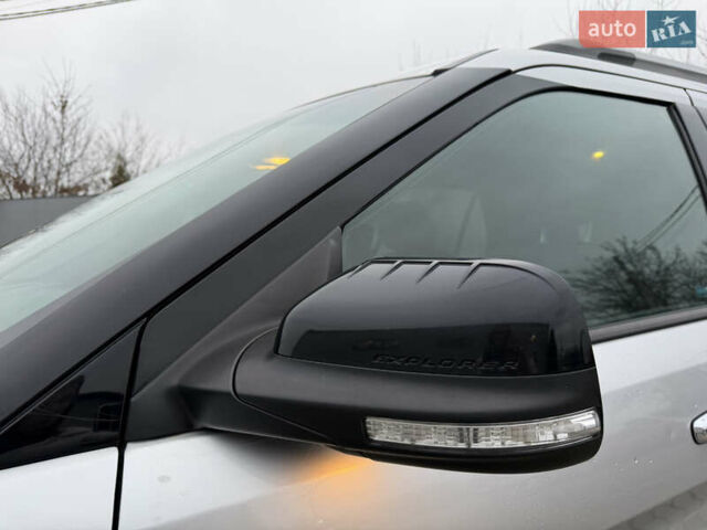 Серый Форд Эксплорер, объемом двигателя 3.5 л и пробегом 200 тыс. км за 12999 $, фото 16 на Automoto.ua