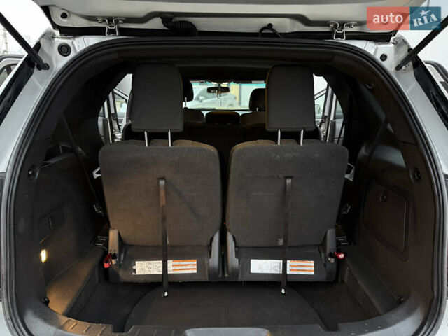 Серый Форд Эксплорер, объемом двигателя 3.5 л и пробегом 200 тыс. км за 12999 $, фото 27 на Automoto.ua