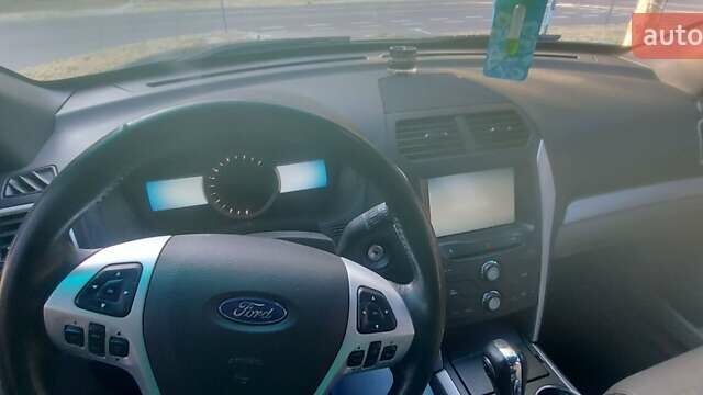 Серый Форд Эксплорер, объемом двигателя 3.5 л и пробегом 213 тыс. км за 14555 $, фото 7 на Automoto.ua