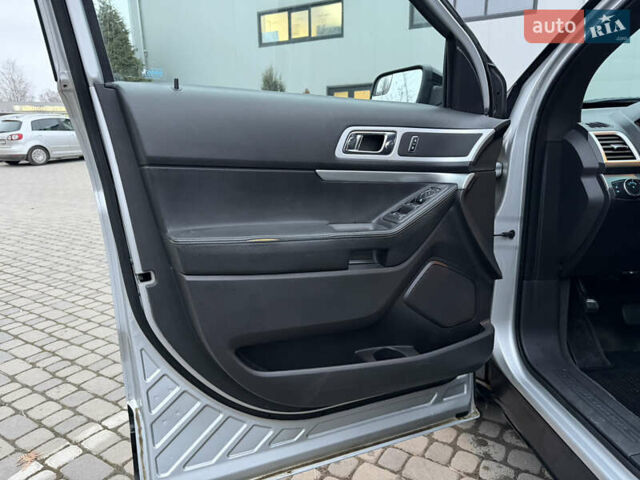 Серый Форд Эксплорер, объемом двигателя 3.5 л и пробегом 200 тыс. км за 12999 $, фото 37 на Automoto.ua