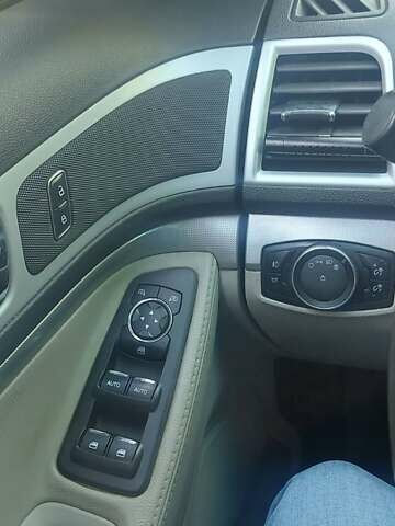 Серый Форд Эксплорер, объемом двигателя 3.5 л и пробегом 213 тыс. км за 14555 $, фото 19 на Automoto.ua