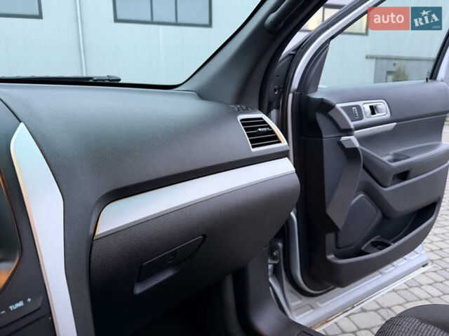 Серый Форд Эксплорер, объемом двигателя 3.5 л и пробегом 200 тыс. км за 12999 $, фото 50 на Automoto.ua