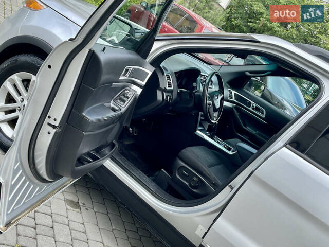 Серый Форд Эксплорер, объемом двигателя 3.5 л и пробегом 219 тыс. км за 15850 $, фото 33 на Automoto.ua