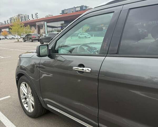 Форд Эксплорер 2015 в Киеве на Automoto.ua Серый Форд Эксплорер, объемом двигателя 3.5 л и пробегом 177 тыс. км за 21000 $, фото 7 на Automoto.ua