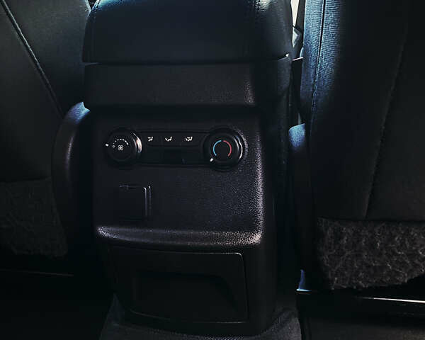 Серый Форд Эксплорер, объемом двигателя 3.5 л и пробегом 210 тыс. км за 18500 $, фото 16 на Automoto.ua