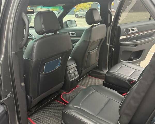 Форд Эксплорер 2015 в Киеве на Automoto.ua Серый Форд Эксплорер, объемом двигателя 3.5 л и пробегом 177 тыс. км за 21000 $, фото 5 на Automoto.ua