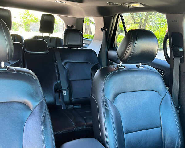 Серый Форд Эксплорер, объемом двигателя 3.5 л и пробегом 289 тыс. км за 15999 $, фото 18 на Automoto.ua