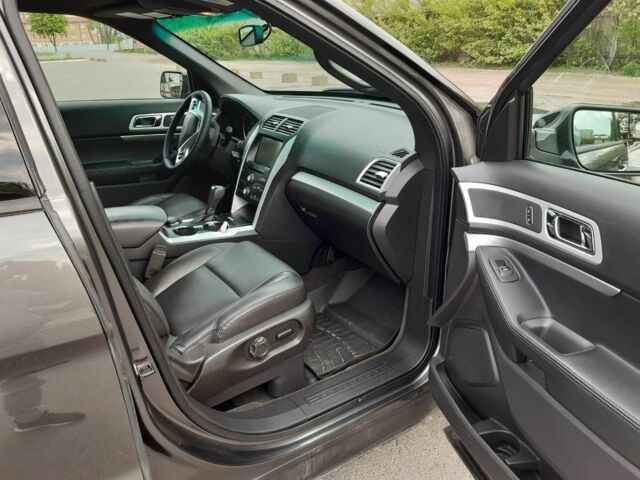 Сірий Форд Експлорер, об'ємом двигуна 3.5 л та пробігом 145 тис. км за 15500 $, фото 3 на Automoto.ua