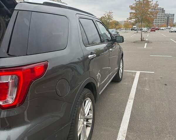 Форд Эксплорер 2015 в Киеве на Automoto.ua Серый Форд Эксплорер, объемом двигателя 3.5 л и пробегом 177 тыс. км за 21000 $, фото 1 на Automoto.ua