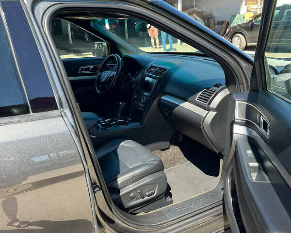 Серый Форд Эксплорер, объемом двигателя 3.5 л и пробегом 289 тыс. км за 15999 $, фото 15 на Automoto.ua