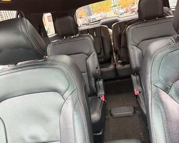 Форд Эксплорер 2015 в Киеве на Automoto.ua Серый Форд Эксплорер, объемом двигателя 3.5 л и пробегом 177 тыс. км за 21000 $, фото 9 на Automoto.ua