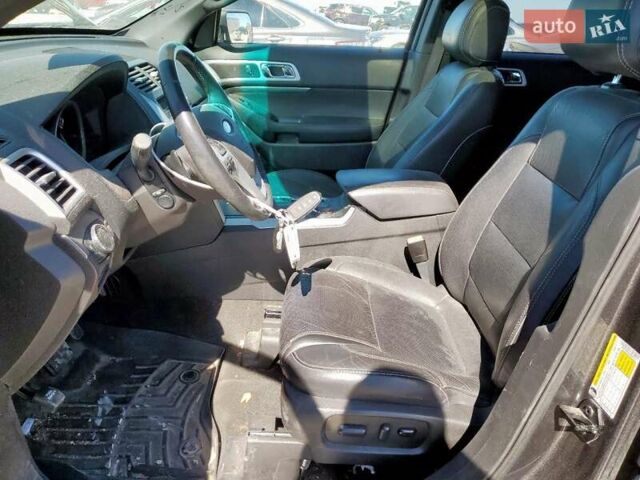 Серый Форд Эксплорер, объемом двигателя 3.5 л и пробегом 137 тыс. км за 3000 $, фото 6 на Automoto.ua