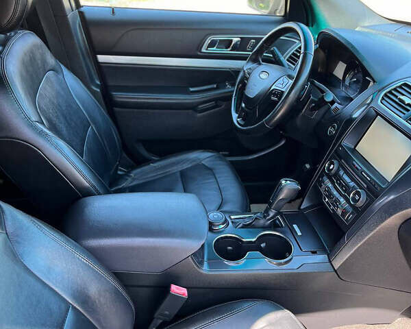 Серый Форд Эксплорер, объемом двигателя 3.5 л и пробегом 289 тыс. км за 15999 $, фото 17 на Automoto.ua