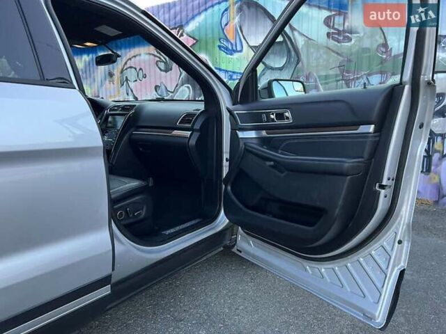 Сірий Форд Експлорер, об'ємом двигуна 3.5 л та пробігом 192 тис. км за 20900 $, фото 31 на Automoto.ua