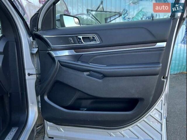 Сірий Форд Експлорер, об'ємом двигуна 3.5 л та пробігом 192 тис. км за 20900 $, фото 30 на Automoto.ua