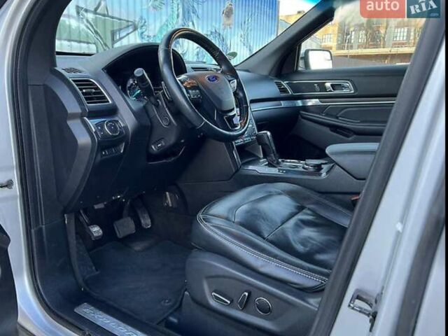Сірий Форд Експлорер, об'ємом двигуна 3.5 л та пробігом 192 тис. км за 20900 $, фото 29 на Automoto.ua