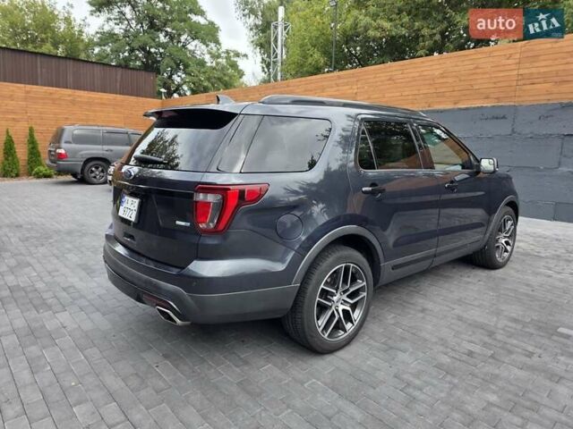 Серый Форд Эксплорер, объемом двигателя 3.5 л и пробегом 263 тыс. км за 16200 $, фото 5 на Automoto.ua