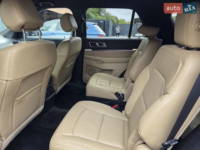 Серый Форд Эксплорер, объемом двигателя 3.5 л и пробегом 263 тыс. км за 16200 $, фото 17 на Automoto.ua
